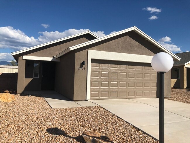 Building Photo - 2453 S Clovis Place-