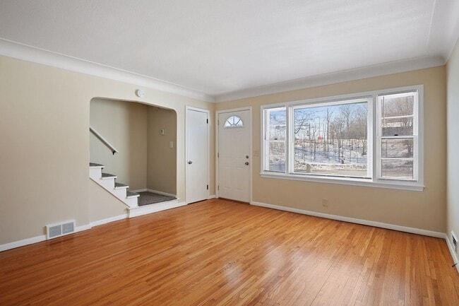 Photo - 627-627 Penn Ave S Unit 627 Penn Ave South