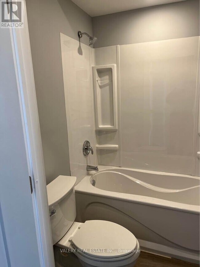 Photo - 20497 Leslie St