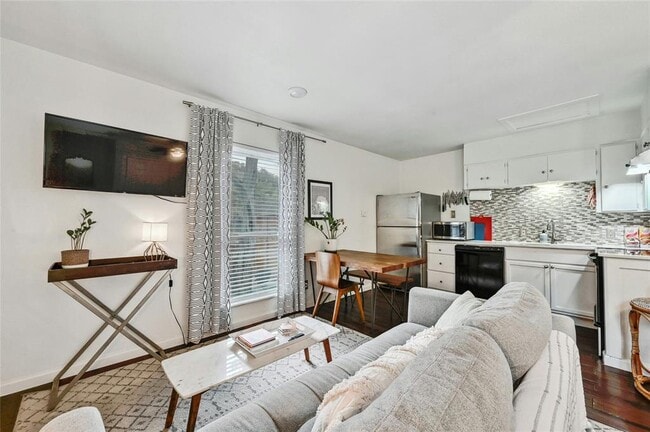 Photo - 1103 Kenwood Ave