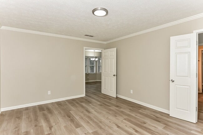 Photo - 3811 Eden Glen Dr SE