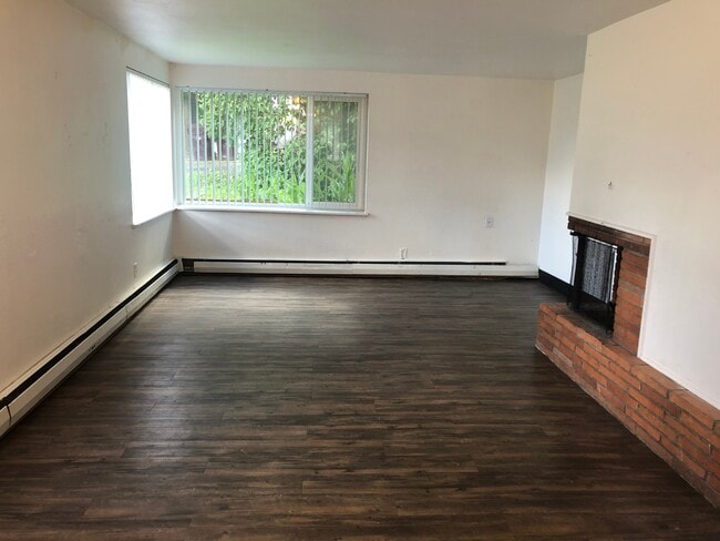 Photo - 1330 NE Hillside Dr Unit B