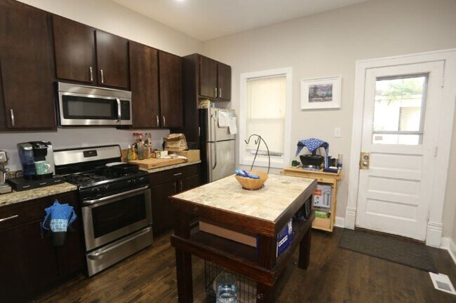4849 N Seeley Ave Unit 2