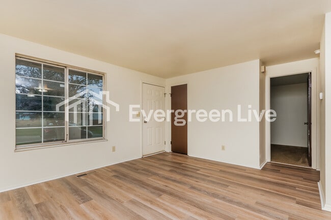 Photo - 5989 Chatsworth Dr