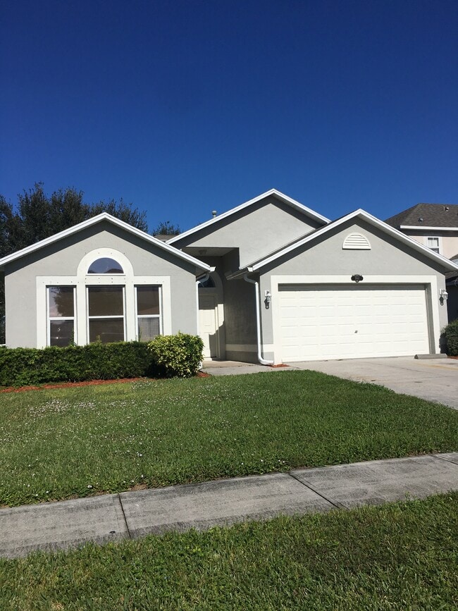 Nice water front home 3 bedrooms 1 bathrooms - 1941 Brookshire Cir