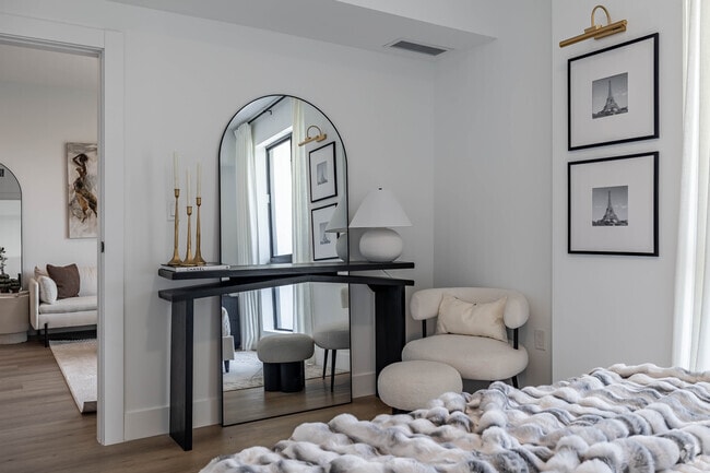 A1 1BR, 1BA - 670SF - Bedroom