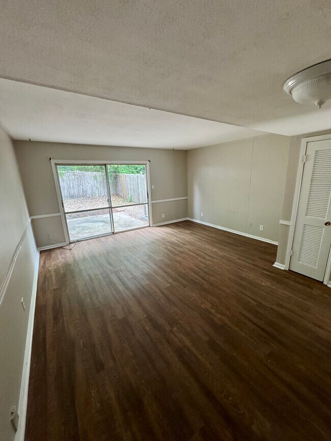 Photo - 156 Kenmore Pl