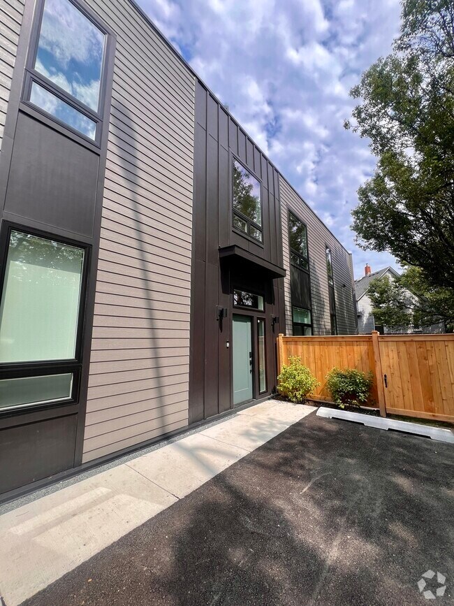 Building Photo - 3947 W Dakin St Unit 1 Rental