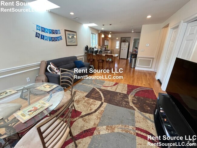 Building Photo - 614 Main St Rental