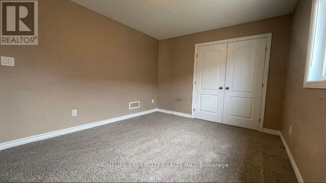 Photo - 1921 Frederick Crescent