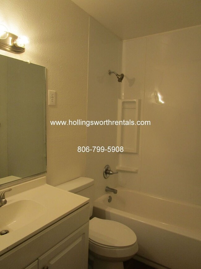 Photo - 3 Bedroom, 2 Baths, 2 living rooms with extra large Laundry Room House