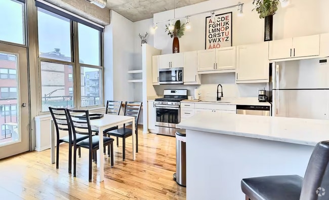 Building Photo - 6 S Laflin St Unit 403 Rental