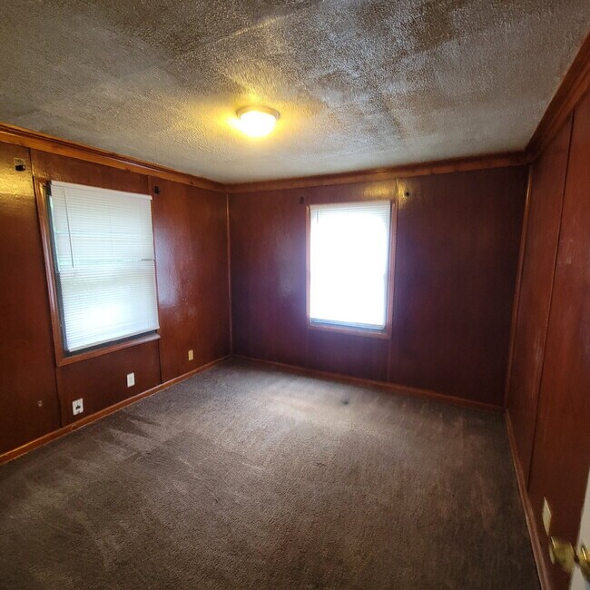 Convenient NE Location! 4BR House for RENT!