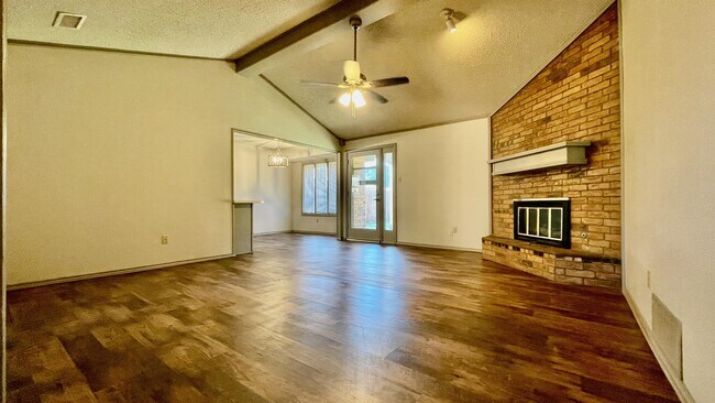 Photo - 3717 102nd St