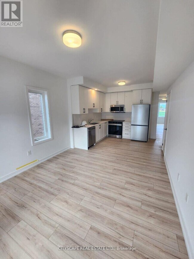 Photo - 940 St David St N