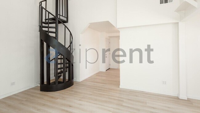 Photo - Unit 4