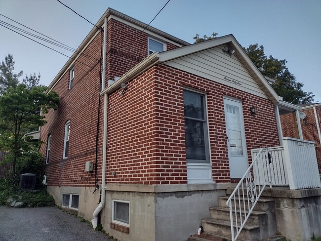 1664 Yakona Rd