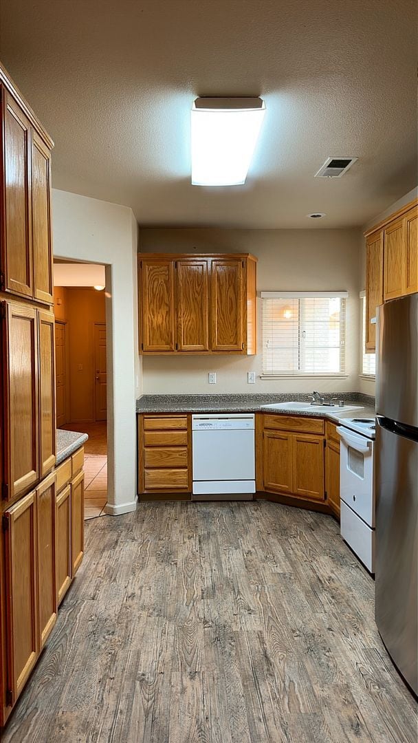 Photo - 689 Gateway Cir