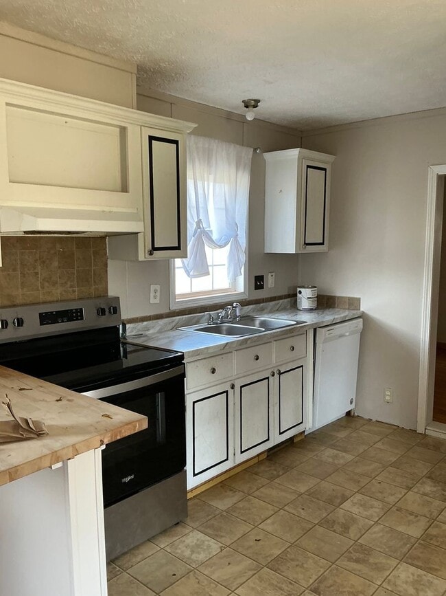 Photo - 131 Crescent Ln