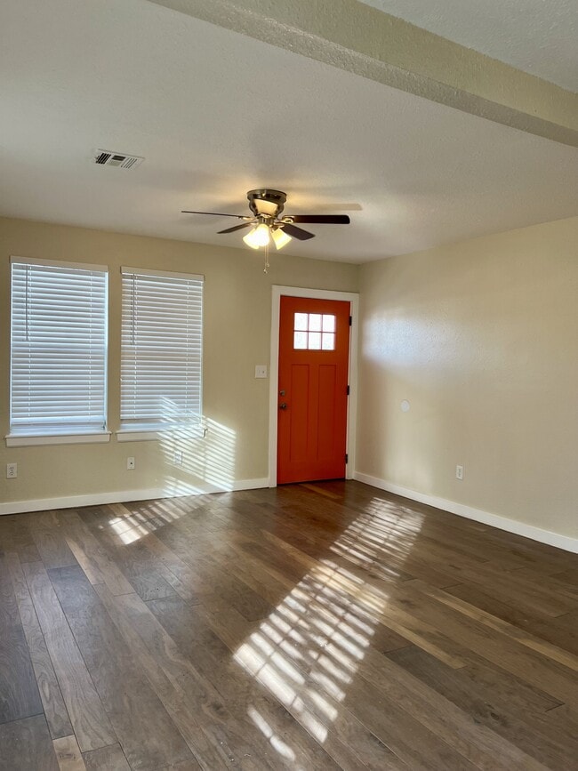 Photo - 1012 E King Pl