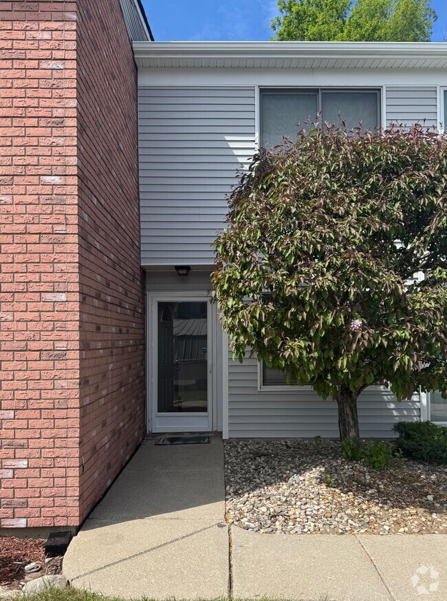 Building Photo - 84 Rosebud Ln Unit #84 Rental