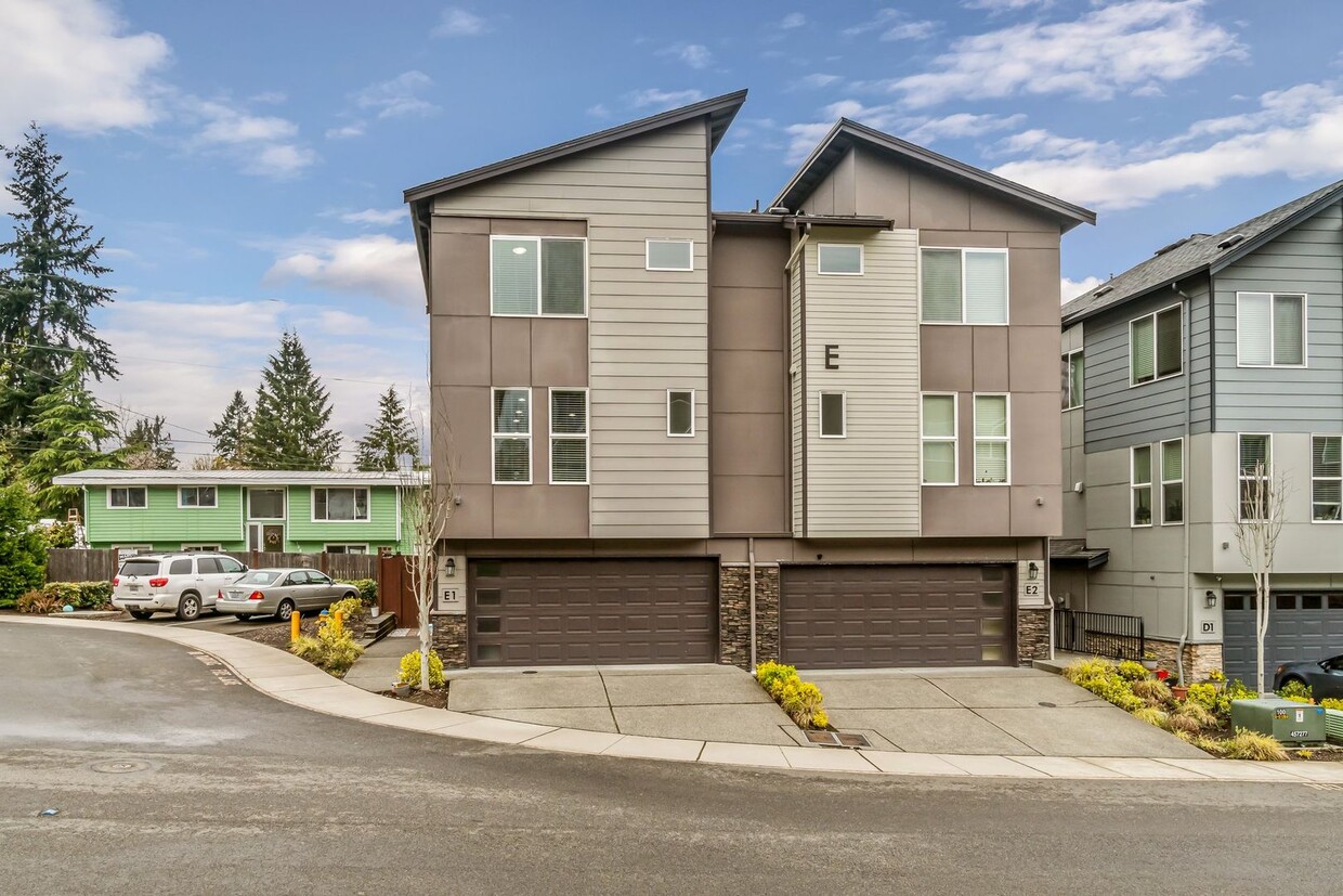Modern Tri-Level 4BD/3.5BTH Townhouse in L... - Modern Tri-Level 4BD/3.5BTH Townhouse in L...
