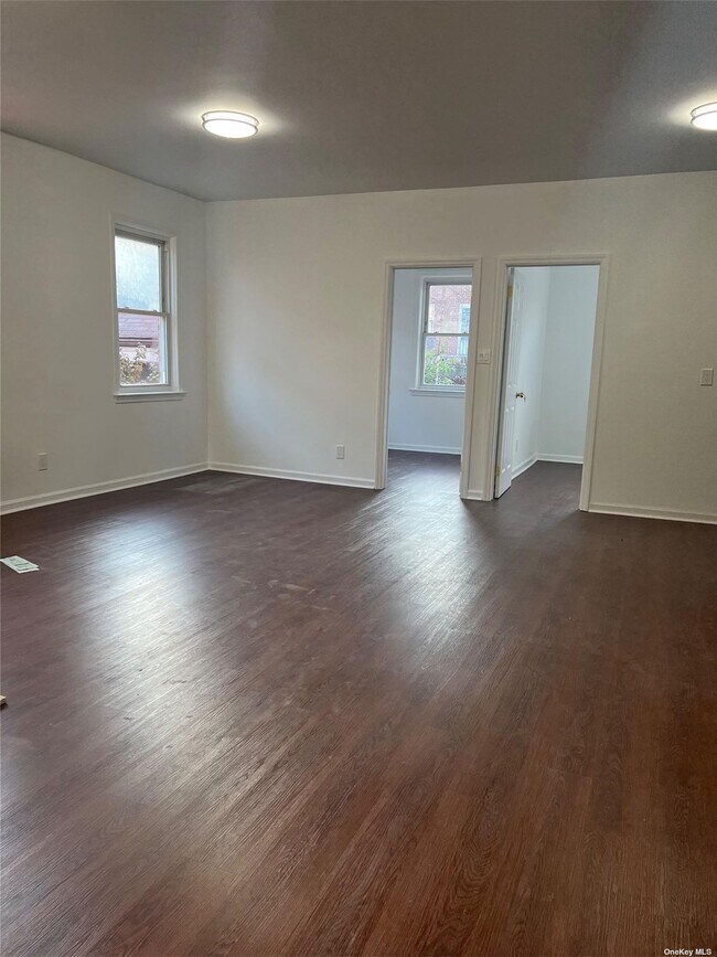 Photo - 41-48-4155 55th St Unit 1Fl