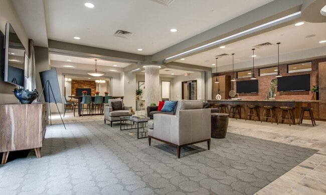 Photo - 500 Crawford St