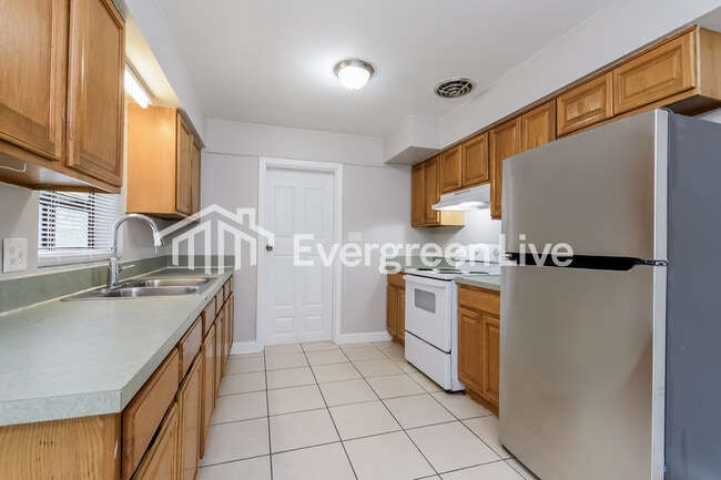 Photo - 2222 N Hastings St