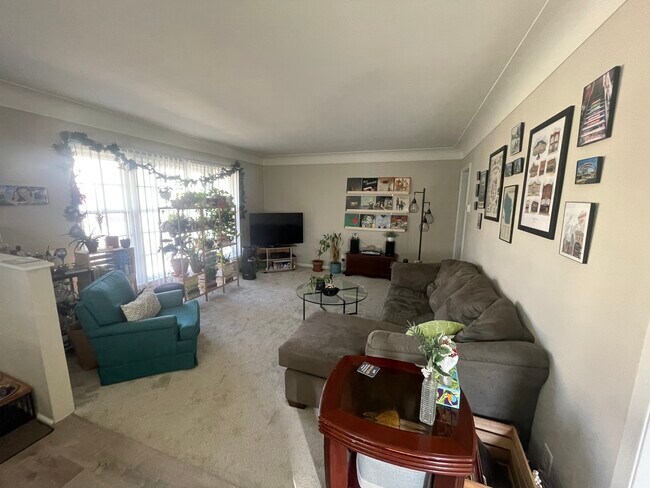 Photo - 1525 University Ave NE