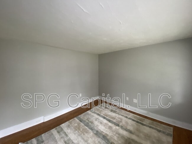 Photo - 325 Valley St