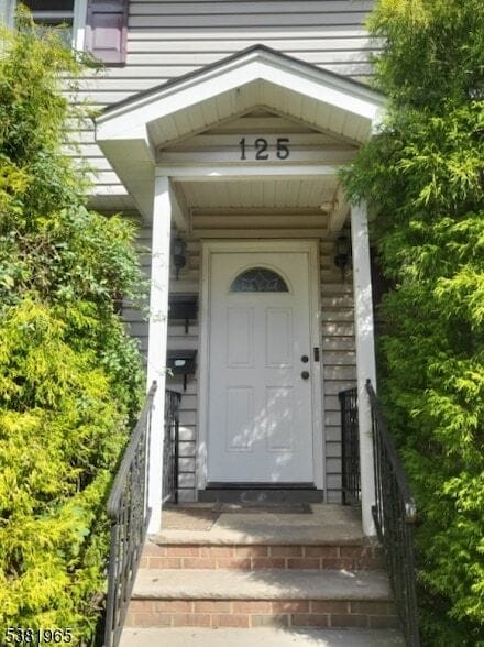 Building Photo - 125 Jerome Ave Rental