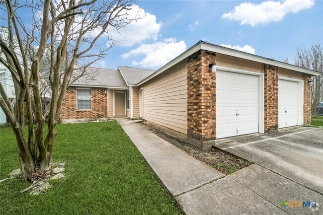 Building Photo - 8911 Shadow Wood Ln Rental