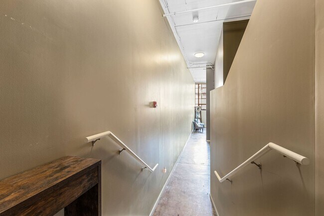 Photo - Fully Furnished 1-Bedroom in Lafayette Square | Utilities Included | 3, 6 & 9 Month Leases Unidad #103