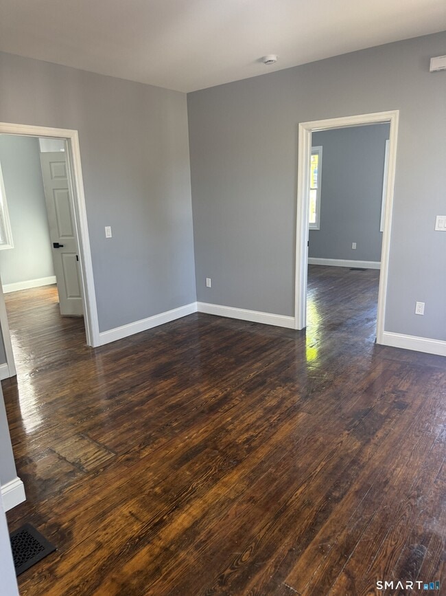 8 Bridgeport Ave