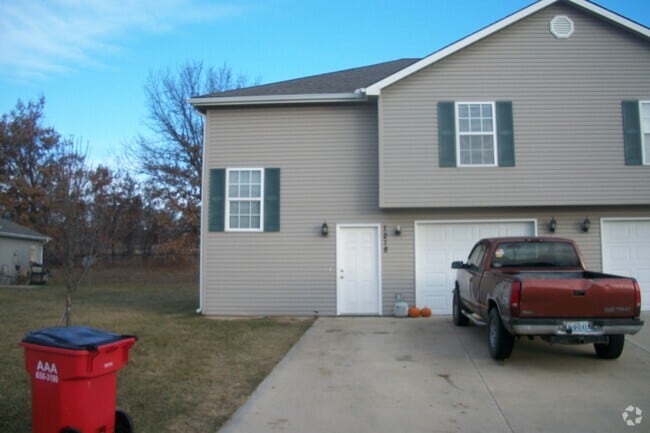 Building Photo - Spacious two story 3 Bedroom, 2 Baths in G... Rental