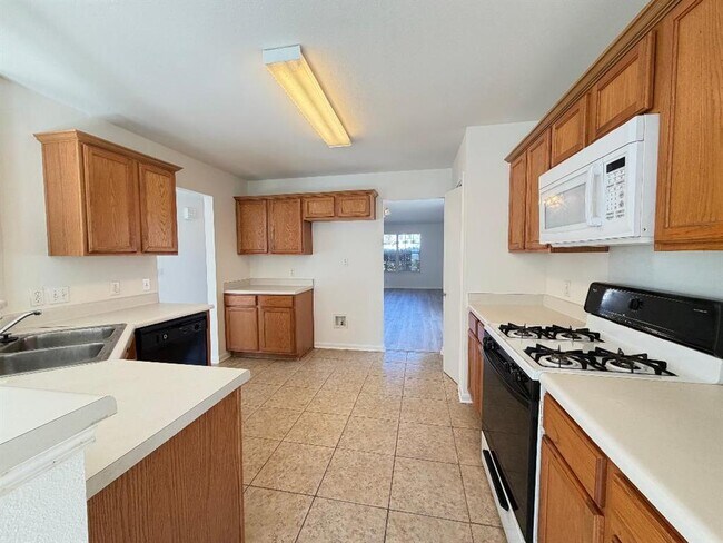 Photo - 1913 Overland Dr