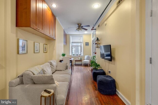 Building Photo - 1341 Lombard St Unit 2