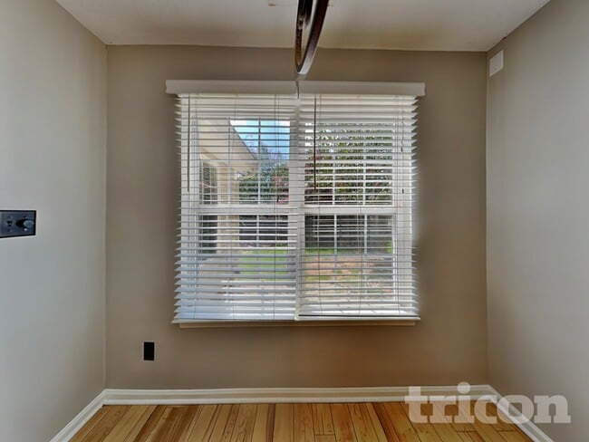 Photo - 661 Rebecca Jane Dr