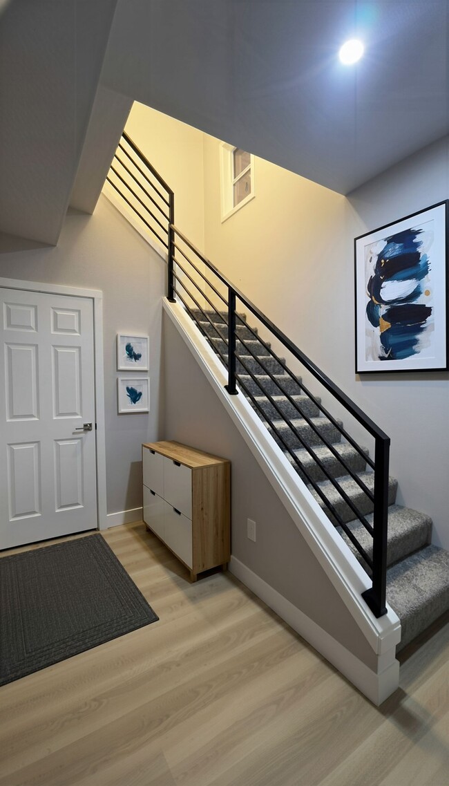 Photo - 118 E 35th St