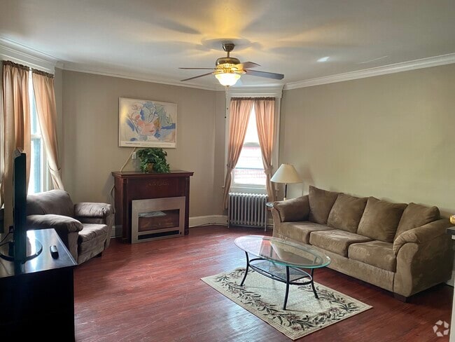 Building Photo - 1202 Vine St Rental