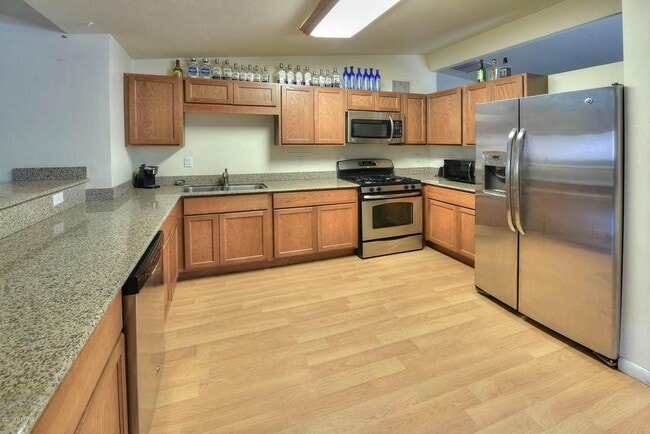 Photo - 832 E Lester St