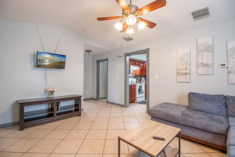 Photo - 1815 Larkin Ave