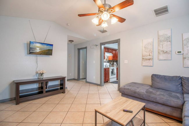 Building Photo - 1815 Larkin Ave Rental