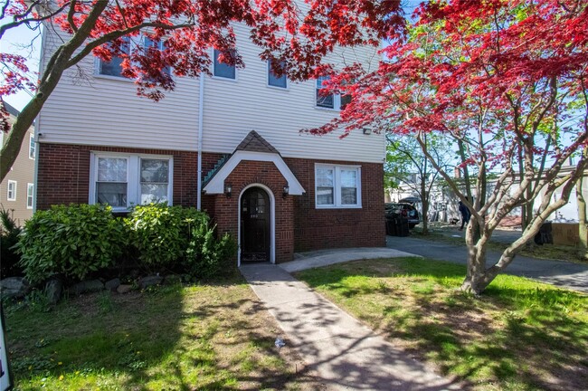 Photo - 840 Seaman Ave Apartamento Unidad 2E