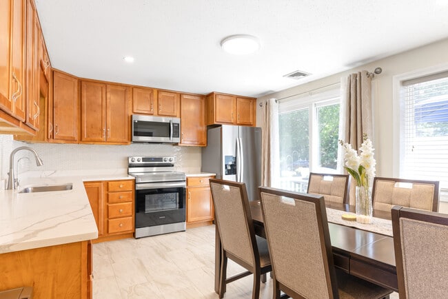 Building Photo - 835 Mt Hope St Unit 19 Rental