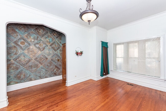 Photo - 1016 S Oakley Blvd Unit 1