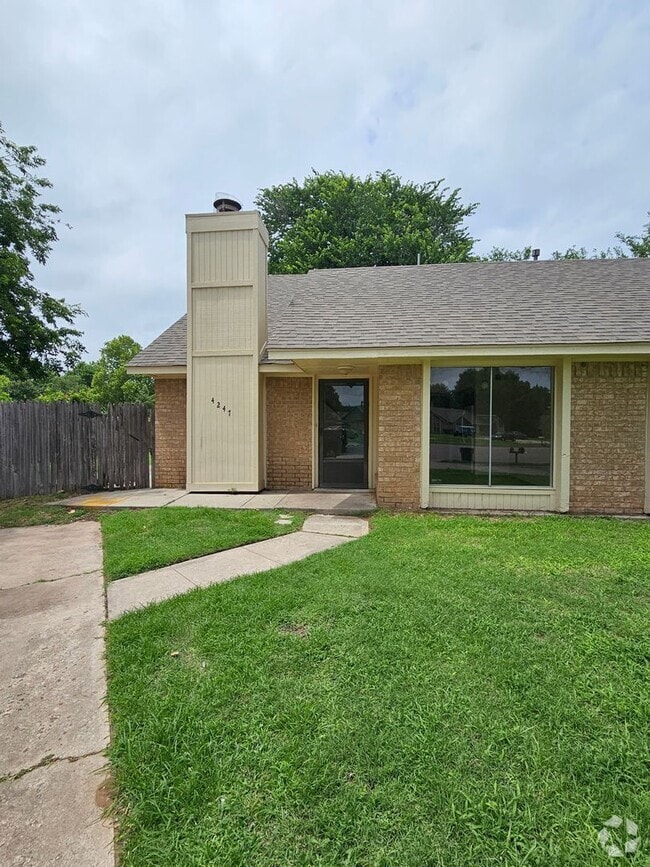 Building Photo - West Norman Duplex Avail NOW! Rental