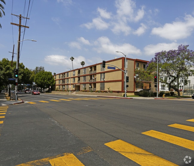 Building Photo - St. Andrews Rental