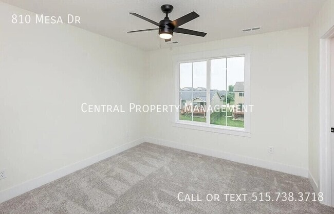 Photo - 810 SE Mesa Dr